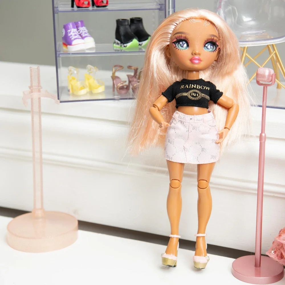 Rainbow High Deluxe Fashion Closet Playset with Dolls Clothes and Accessories